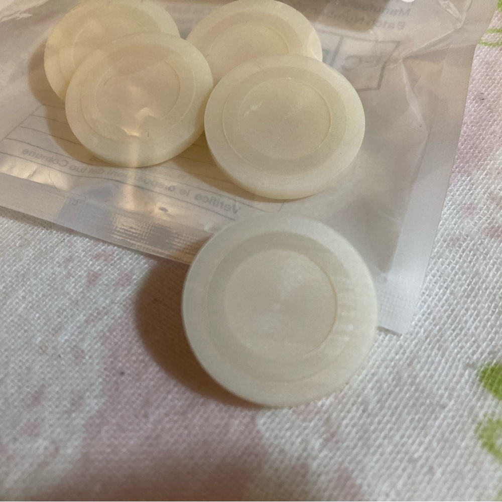 25mm white buttons